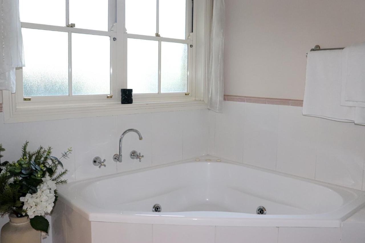 Plumes Boutique Bed & Breakfast Tamworth Esterno foto
