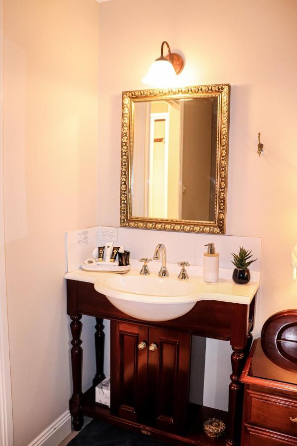 Plumes Boutique Bed & Breakfast Tamworth Esterno foto
